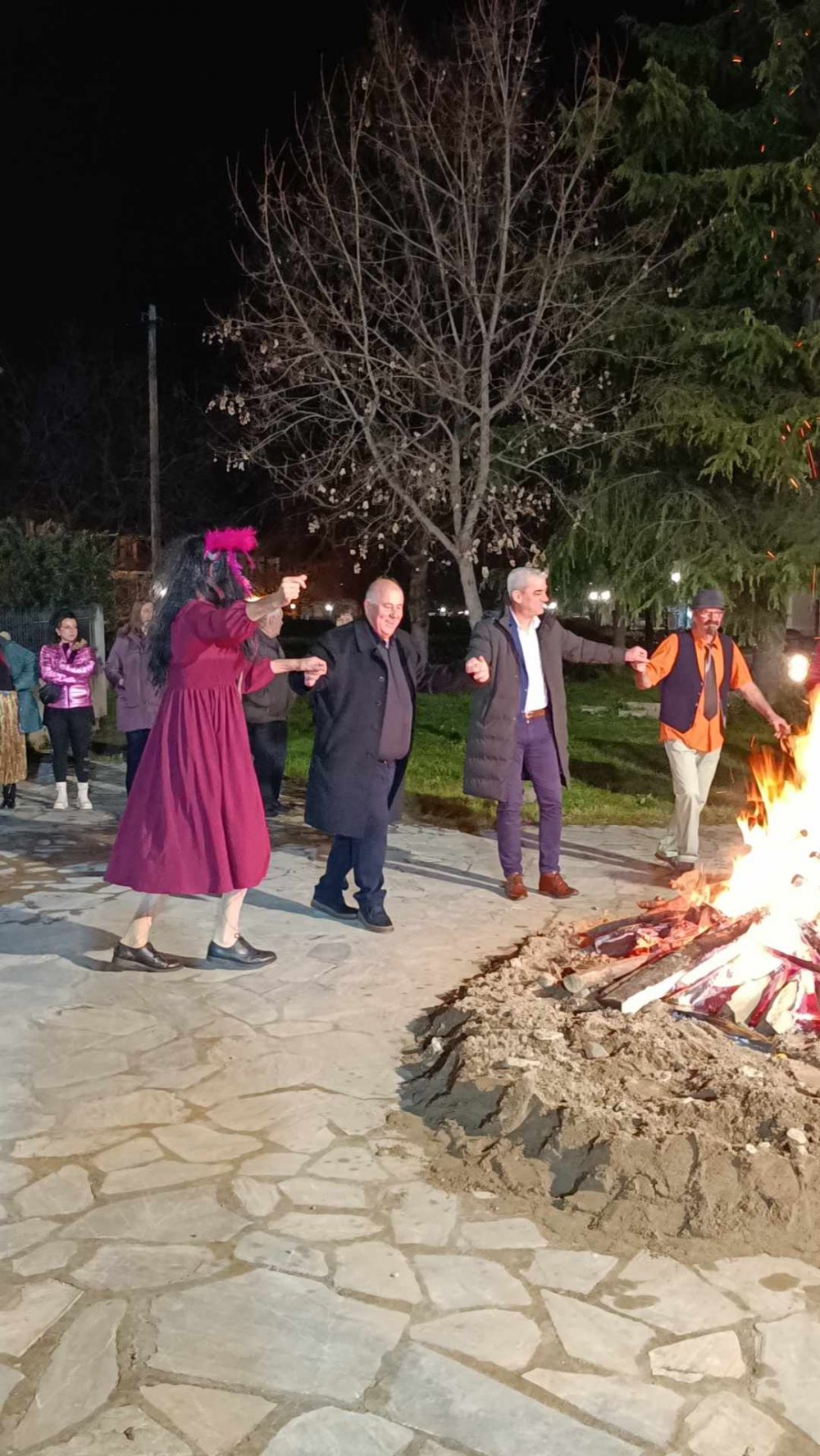 Εικόνες από την φωτιά στην Πλατεία Μικρασιατών