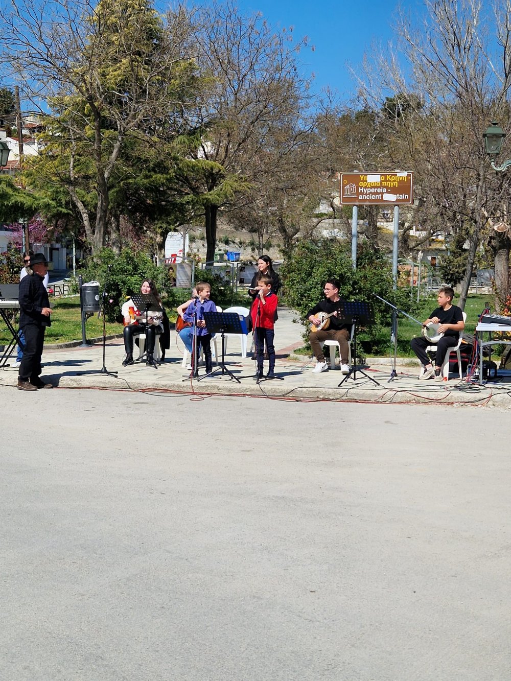 Αποκαλυπτήρια του εικαστικού ψηφιδωτού “Εγερτήριο σάλπισμα” στο Βελεστίνο