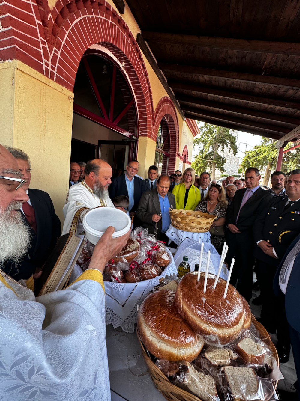 Πλήθος πιστών στους εορτασμούς των Αγίων Κωνσταντίνου και Ελένης