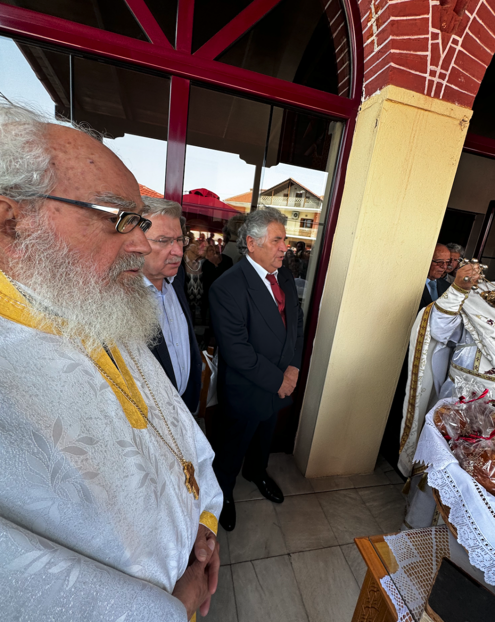 Πλήθος πιστών στους εορτασμούς των Αγίων Κωνσταντίνου και Ελένης
