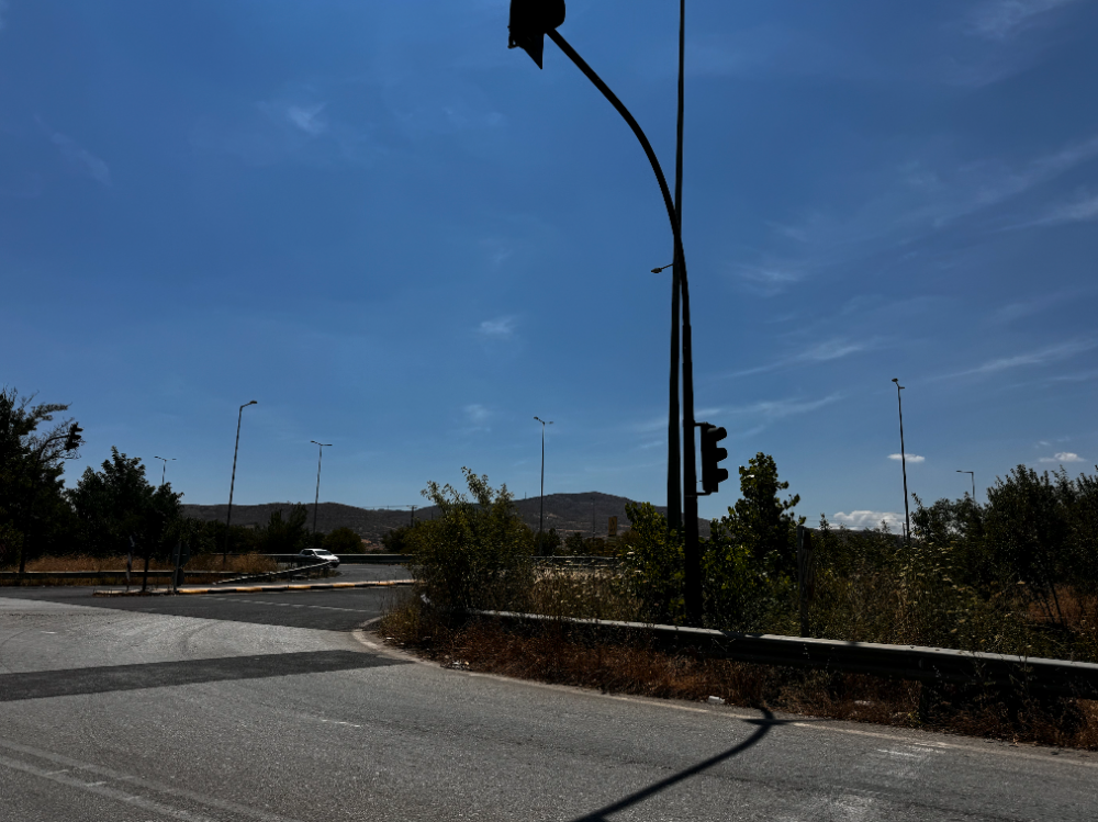 Πολλοστή μέρα χωρίς φανάρια στη διασταύρωση 304 ΠΕΒ