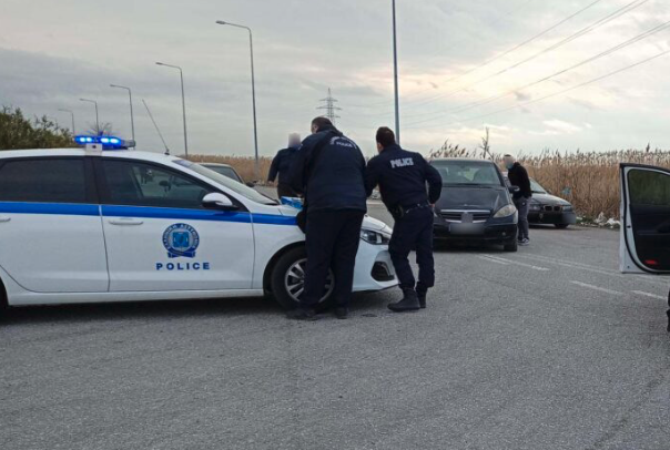 Χειροπέδες στα όρια του Δήμου για διακίνηση μεταναστών
