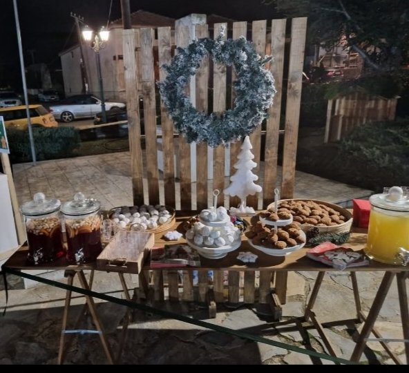 Περίβλεπτο: Εικόνες από την Φωταγώγηση του Χριστουγεννιάτικου Δέντρου