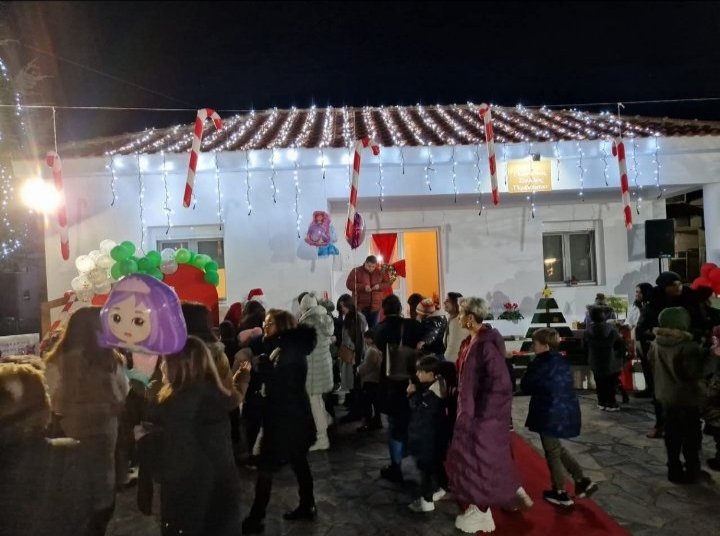 Περίβλεπτο: Εικόνες από την Φωταγώγηση του Χριστουγεννιάτικου Δέντρου