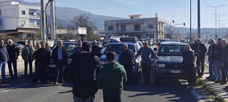 Συμβολικός αποκλεισμός του περιφερειακού οδεύοντας για το μπλόκο Ριζομύλου