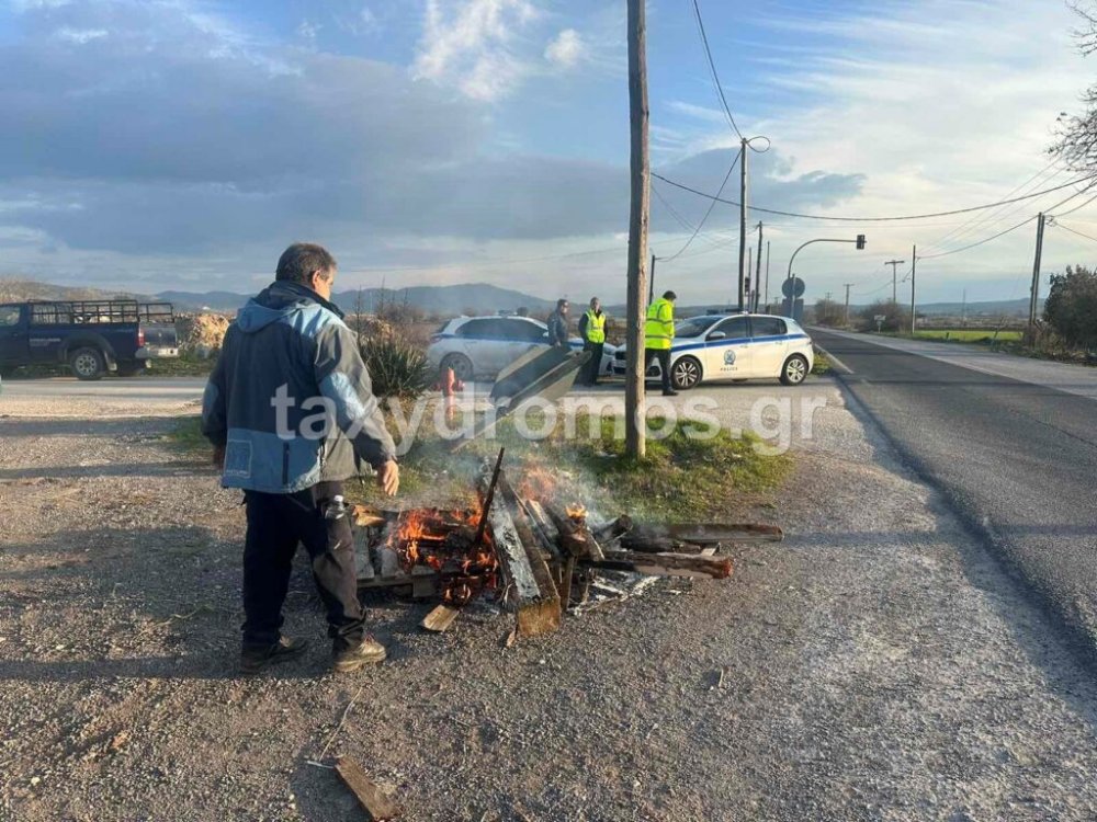 Αγρότες: Εικόνες από το νέο αποκλεισμό της παλιάς Εθνικής