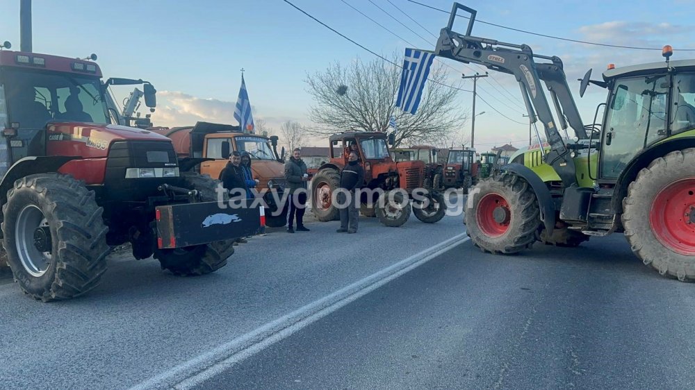 Αγρότες: Εικόνες από το νέο αποκλεισμό της παλιάς Εθνικής