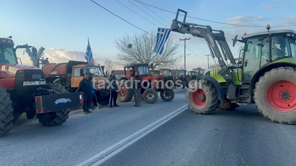 Αγρότες: Εικόνες από το νέο αποκλεισμό της παλιάς Εθνικής