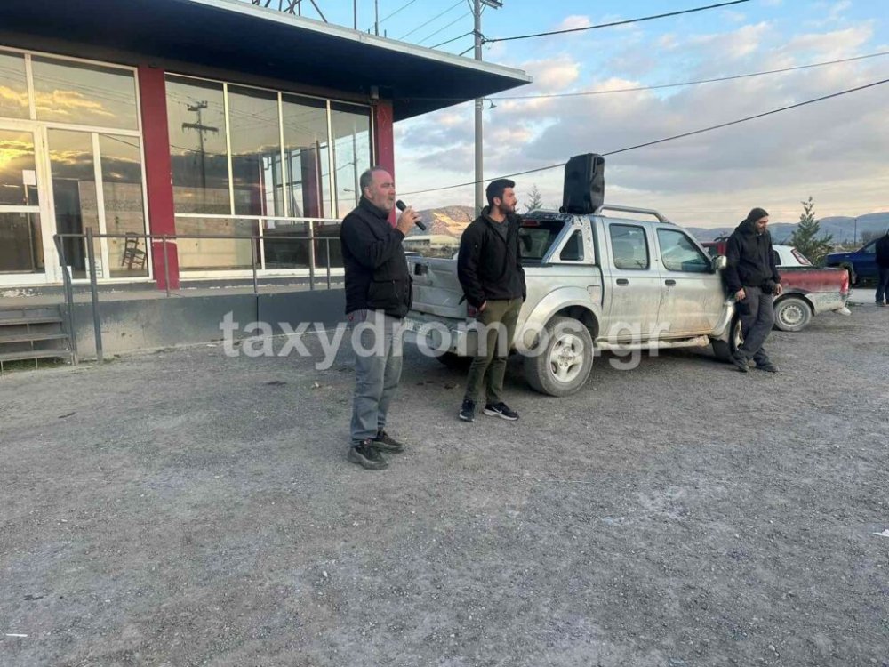 Αγρότες: Εικόνες από το νέο αποκλεισμό της παλιάς Εθνικής