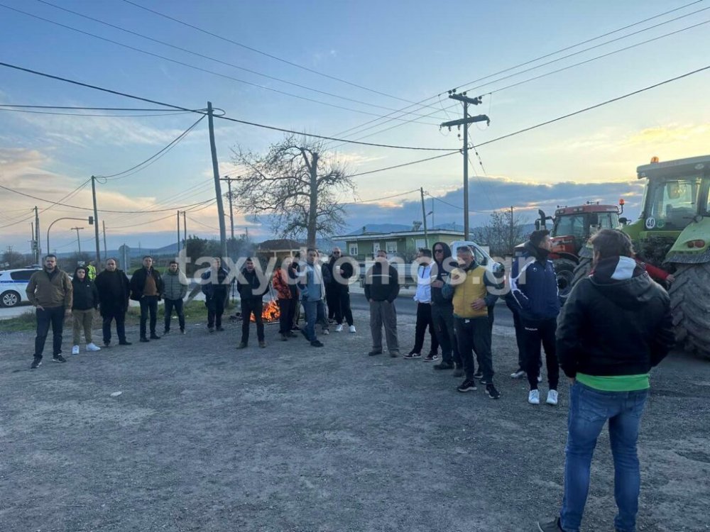Αγρότες: Εικόνες από το νέο αποκλεισμό της παλιάς Εθνικής