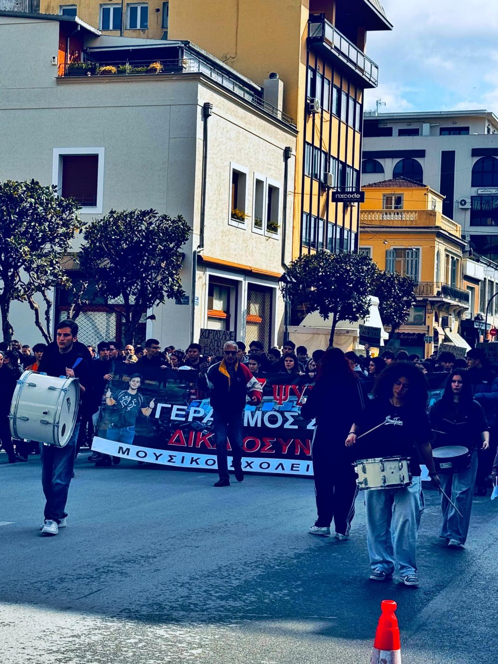 Μεγαλειώδης πορεία μνήμης και διαμαρτυρίας για τα Τέμπη στον Βόλο