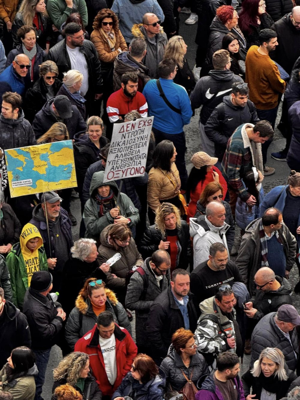 Μεγαλειώδης πορεία μνήμης και διαμαρτυρίας για τα Τέμπη στον Βόλο