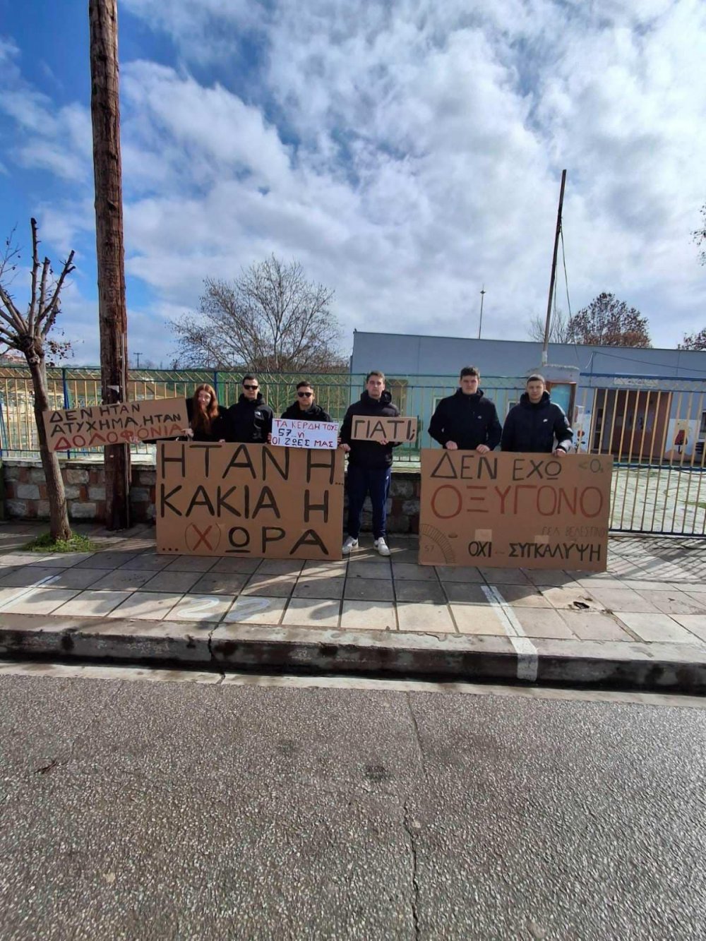 Μεγαλειώδης πορεία μνήμης και διαμαρτυρίας για τα Τέμπη στον Βόλο
