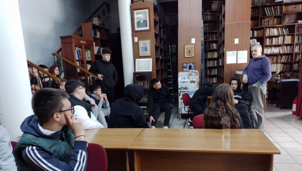 Πρότυπο ΕΠΑΛ: Διδακτική επίσκεψη σε "Αχίλλειον" και "Τρεις Ιεράρχες"