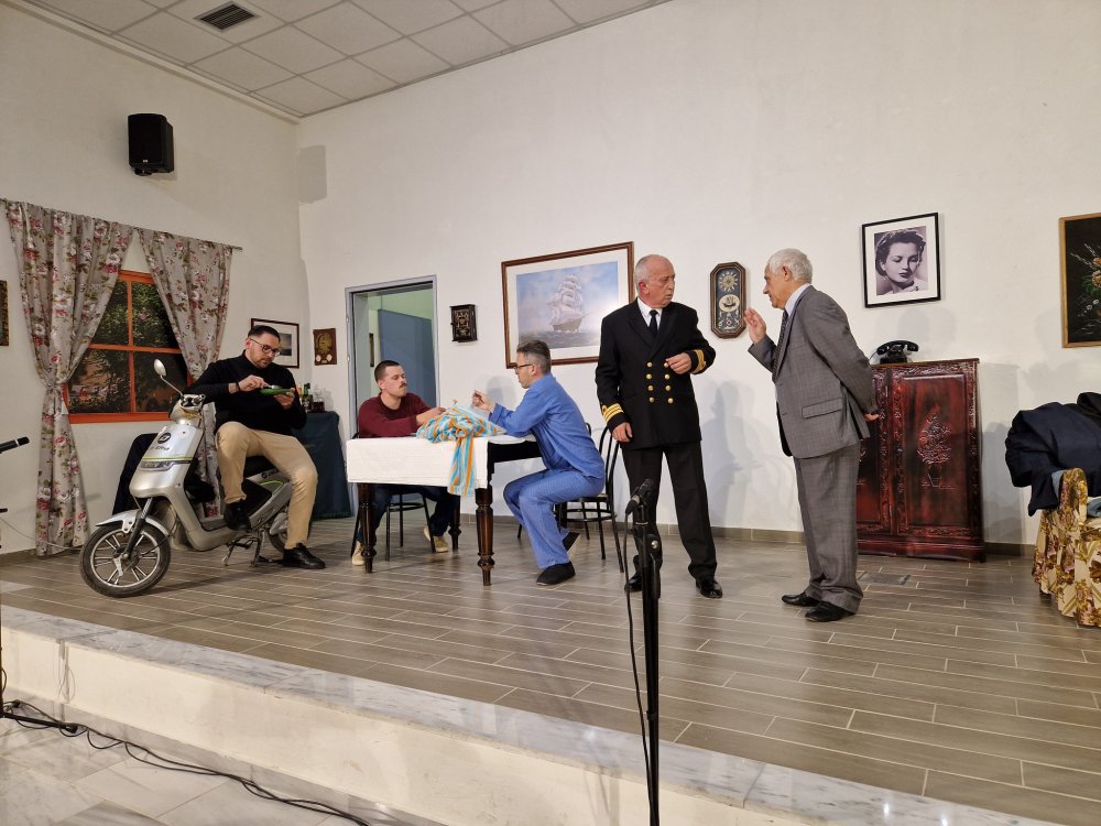 Με επιτυχία και πλήθος κόσμου οι θεατρικές παραστάσεις στο Βελεστίνο