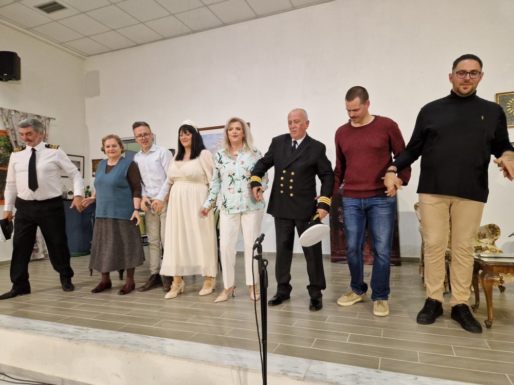 Με επιτυχία και πλήθος κόσμου οι θεατρικές παραστάσεις στο Βελεστίνο