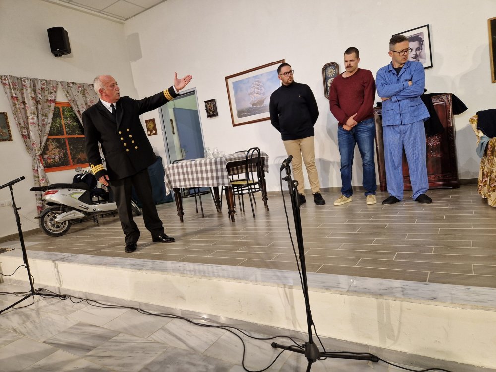 Με επιτυχία και πλήθος κόσμου οι θεατρικές παραστάσεις στο Βελεστίνο