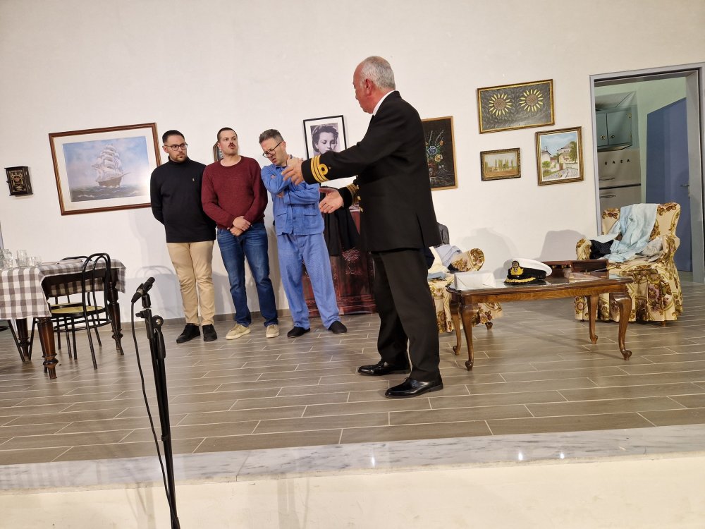 Με επιτυχία και πλήθος κόσμου οι θεατρικές παραστάσεις στο Βελεστίνο