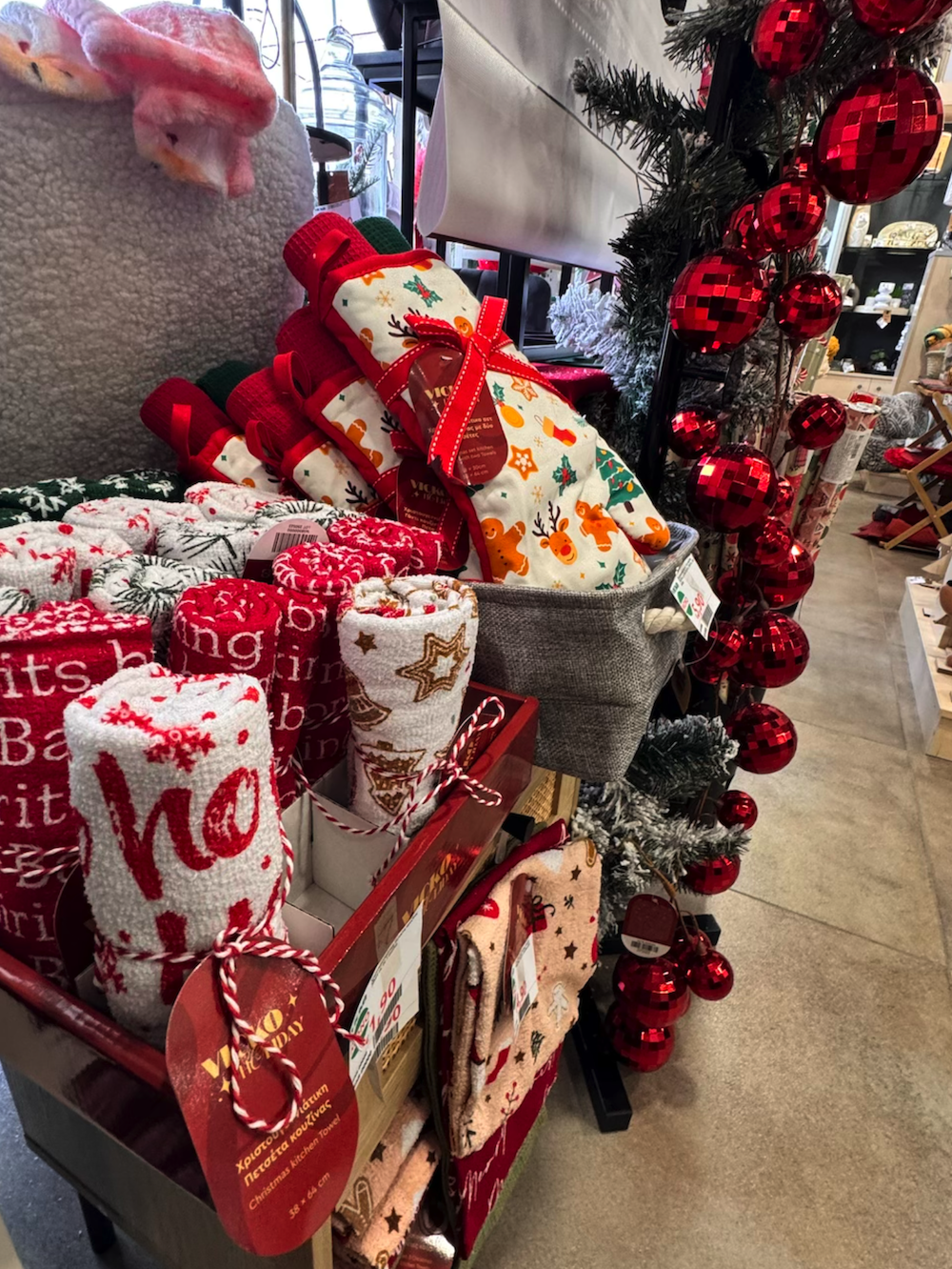 Τα πάντα για τα Χριστούγεννα στο κατάστημα Vicko - Μπέκας στο Βελεστίνο!