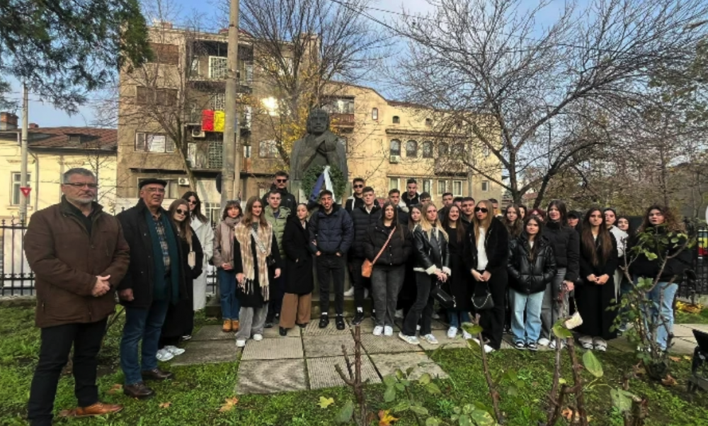 Εικόνες - Τίμησαν τον Ρήγα στο Βουκουρέστι οι μαθητές του Δήμου