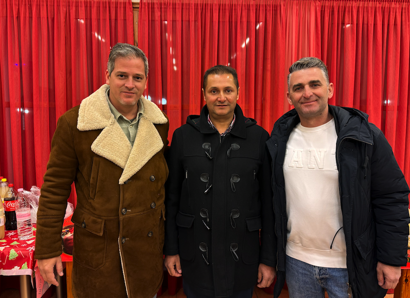 Εικόνες από την φωταγώγηση του χριστουγεννιάτικου δέντρου στο Αερινό