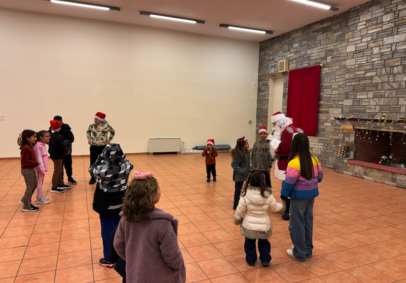 Εικόνες από την φωταγώγηση του χριστουγεννιάτικου δέντρου στο Αερινό