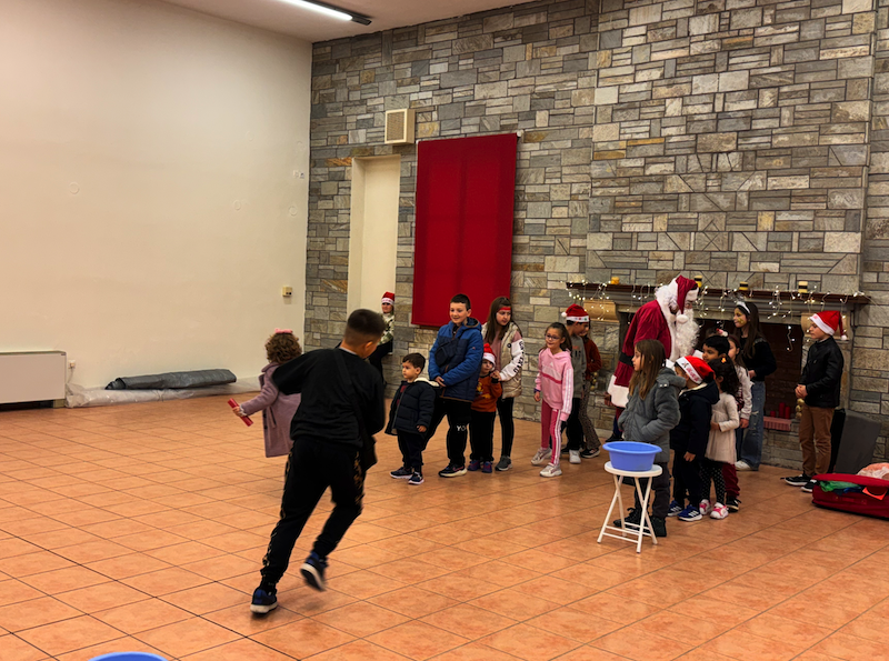 Εικόνες από την φωταγώγηση του χριστουγεννιάτικου δέντρου στο Αερινό