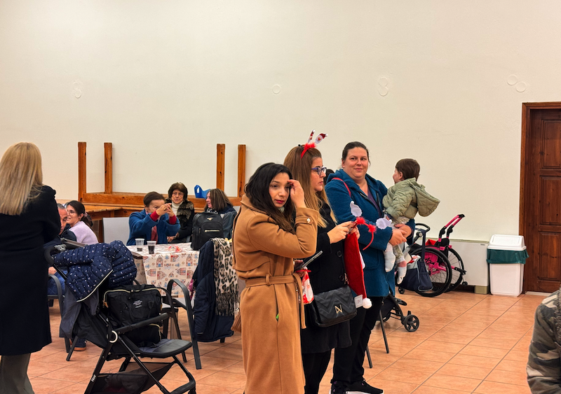 Εικόνες από την φωταγώγηση του χριστουγεννιάτικου δέντρου στο Αερινό