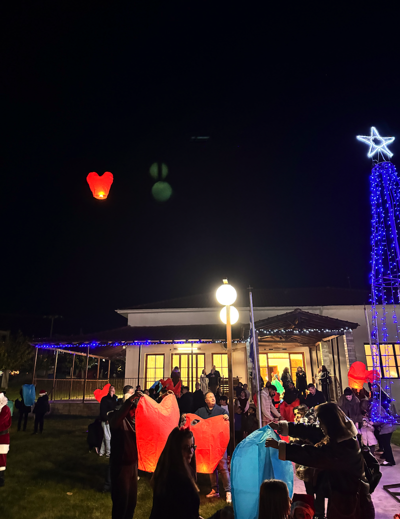 Εικόνες από την φωταγώγηση του χριστουγεννιάτικου δέντρου στο Αερινό