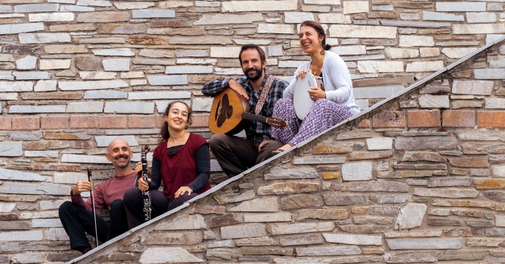 Γλέντι με τα Ματζούνια στην κοπή πίτας των Επαγγελματιών