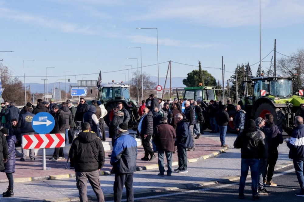 Μπλόκα: "Λευκός καπνός" για συνάντηση των αγροτών με τον πρωθυπουργό  