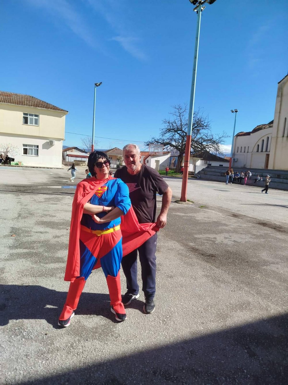Με γαϊτανάκι και... Superman το Σχολείο Στεφανοβικείου