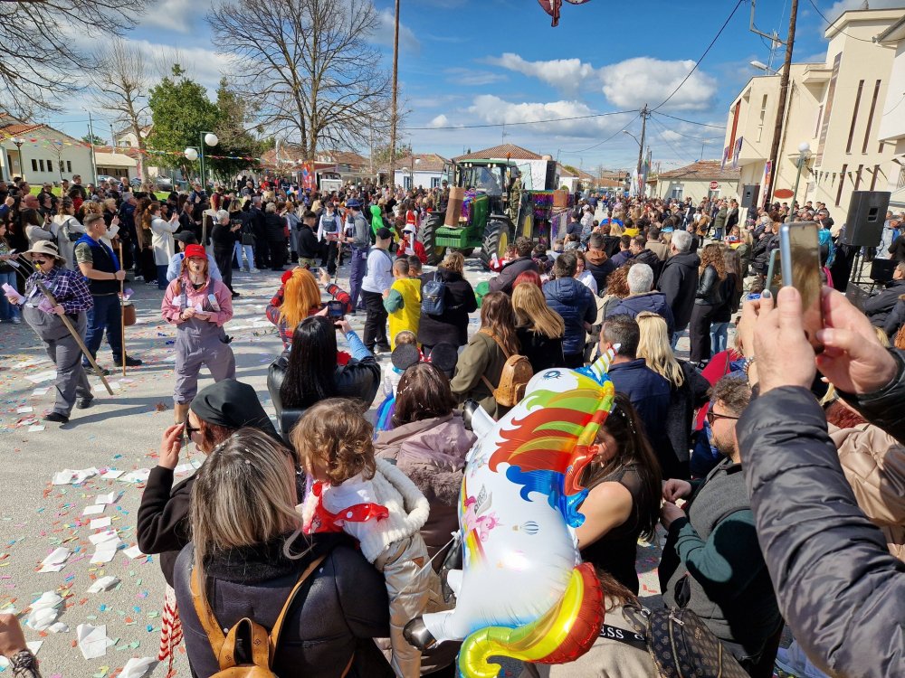 Με... Φραπέ και ΟΠΕΚΕΠΕ το Καρναβάλι Στεφανοβικείου
