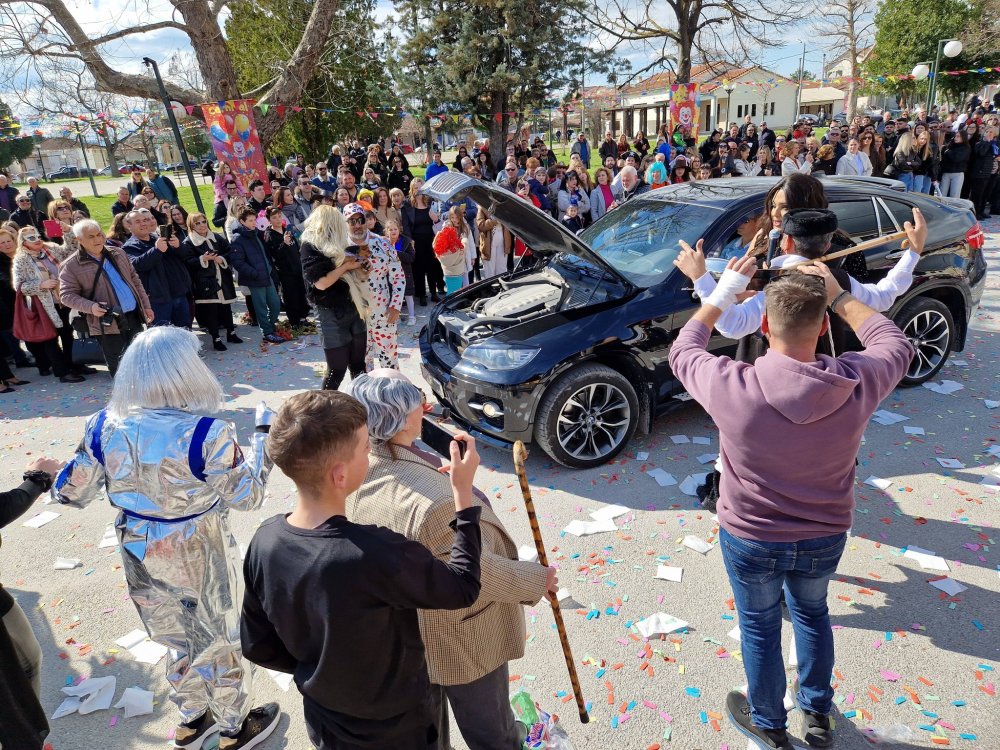 Με... Φραπέ και ΟΠΕΚΕΠΕ το Καρναβάλι Στεφανοβικείου