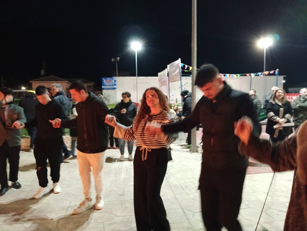 Με χορό και γλέντι το άναμμα της φωτιάς στον Ριζόμυλο