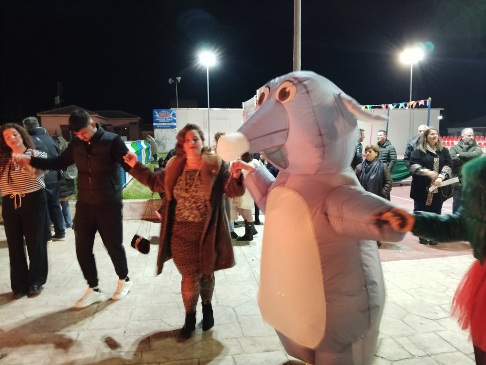 Με χορό και γλέντι το άναμμα της φωτιάς στον Ριζόμυλο