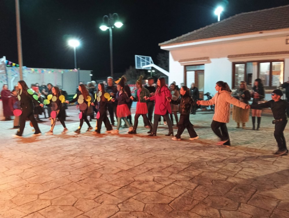 Με χορό και γλέντι το άναμμα της φωτιάς στον Ριζόμυλο