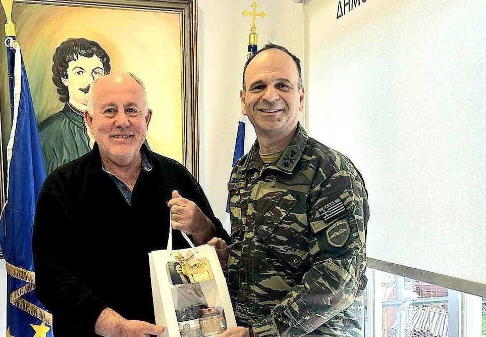 Συνάντηση Νασίκα με τον διοικητή της 1ης ΤΑΞΑΣ    