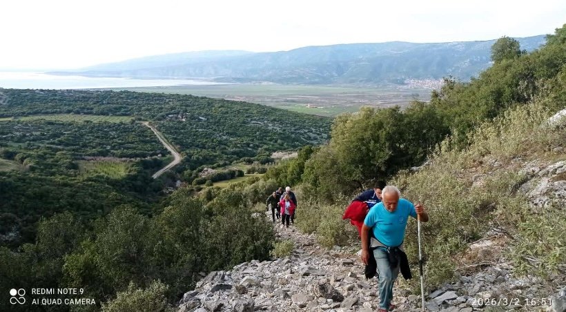 Σε ανοιξιάτικο τοπίο η πεζοπορία της Δευτέρας