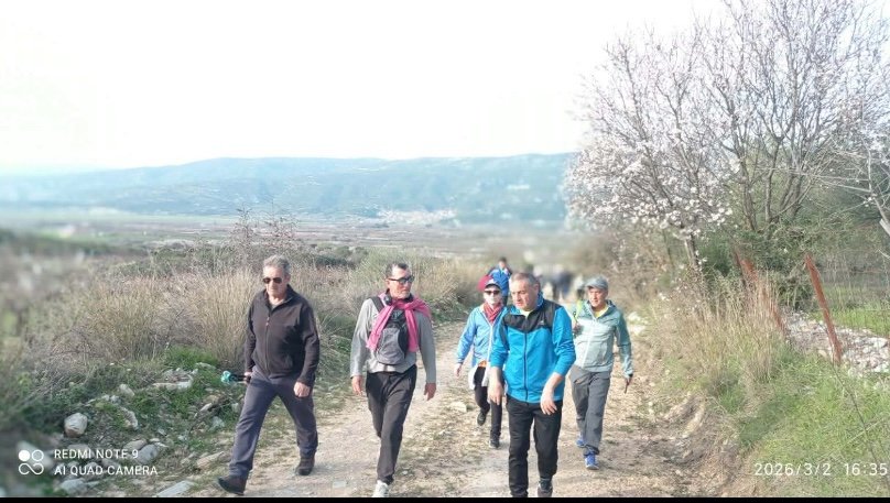 Σε ανοιξιάτικο τοπίο η πεζοπορία της Δευτέρας