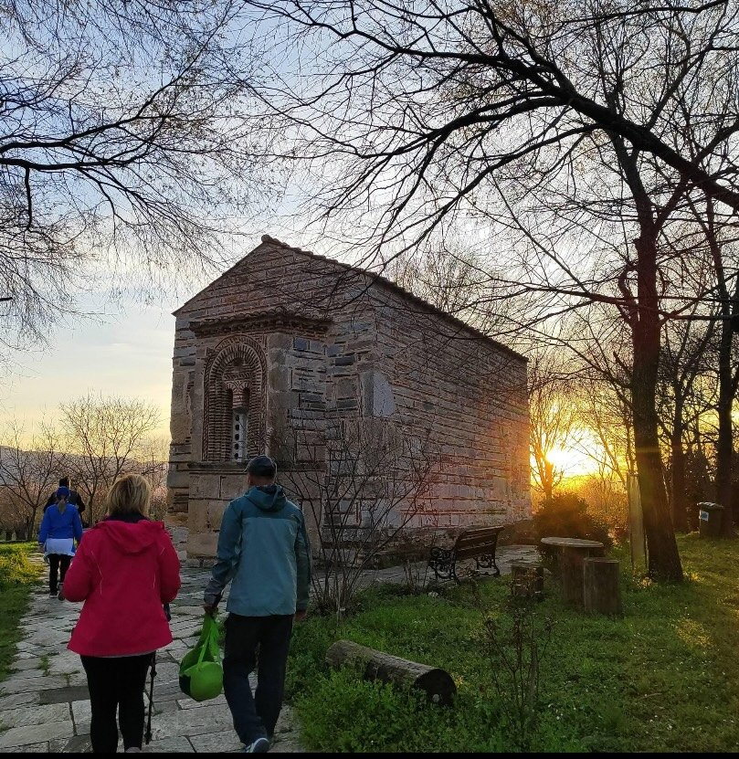Σε ανοιξιάτικο τοπίο η πεζοπορία της Δευτέρας