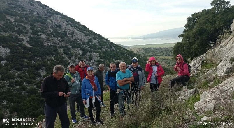 Σε ανοιξιάτικο τοπίο η πεζοπορία της Δευτέρας