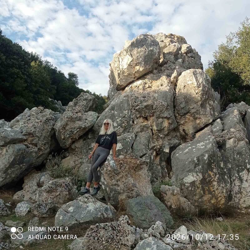 Eικόνες | Αρκετός κόσμος στην πεζοπορία μέχρι το Δρακοπήγαδο
