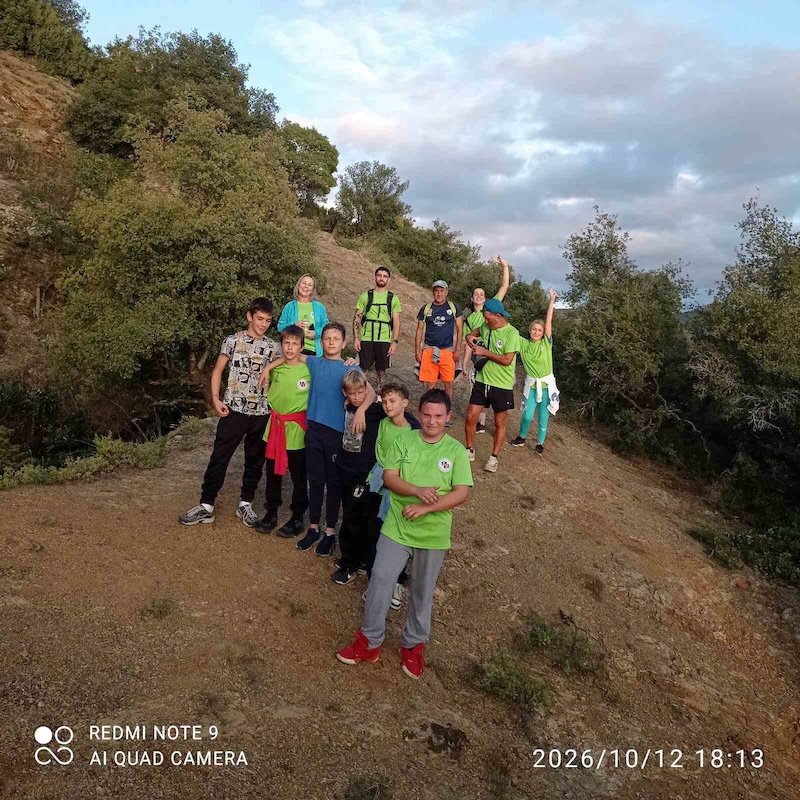 Eικόνες | Αρκετός κόσμος στην πεζοπορία μέχρι το Δρακοπήγαδο