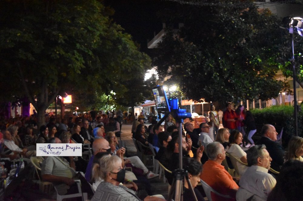 Η συναυλία του Μανώλη Μητσιά στο Βελεστίνο