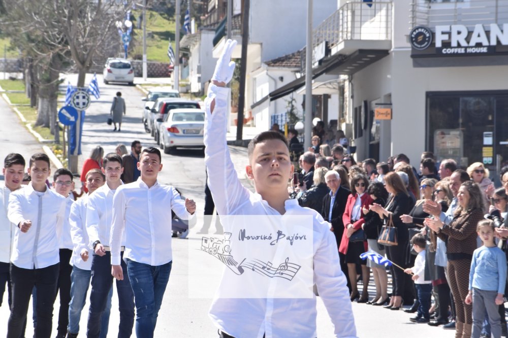 Φωτορεπορτάζ από την παρέλαση του Βελεστίνου