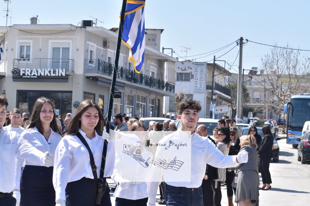 Φωτορεπορτάζ από την παρέλαση του Βελεστίνου