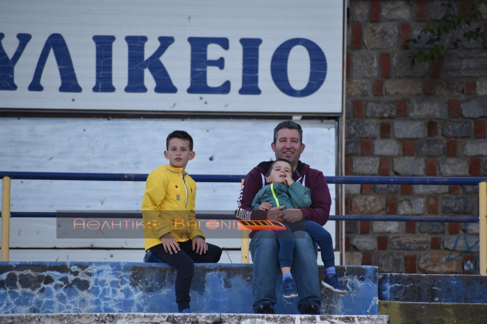 Εικόνες από το φιλανθρωπικό φιλικό του Βελεστίνου