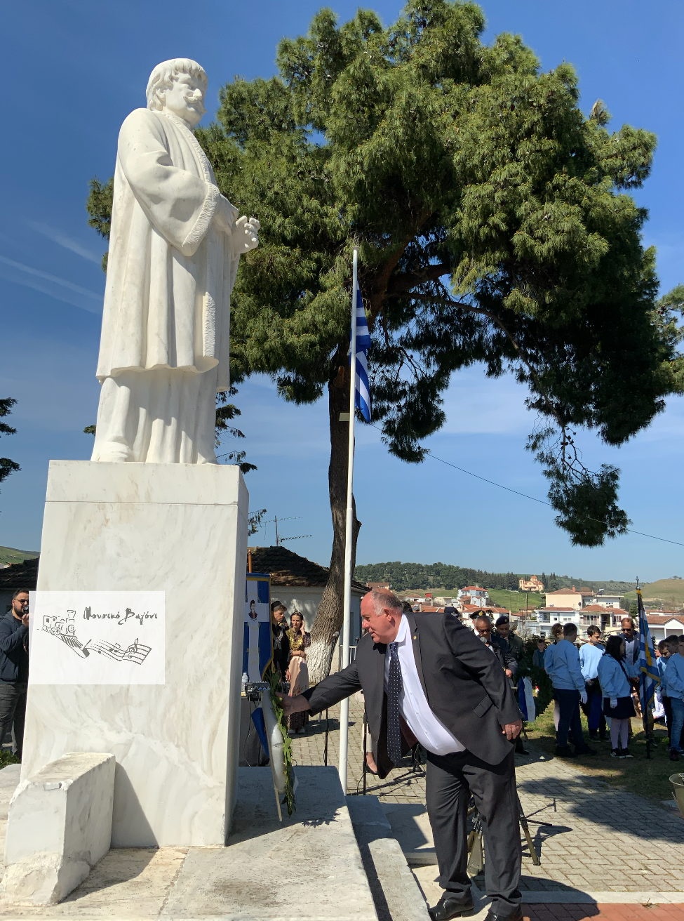 Καταθέσεις Στεφάνων στον Ανδριάντα του Ρήγα