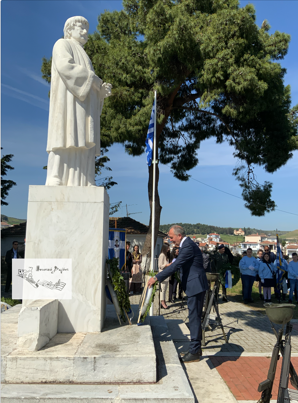 Καταθέσεις Στεφάνων στον Ανδριάντα του Ρήγα